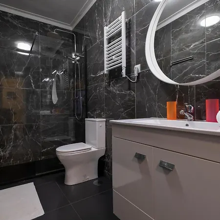 Appartamento сomfortable And Free Garage Parking Oporto